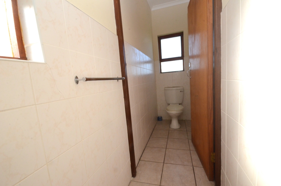 To Let Commercial Property for Rent in Beacon Bay Eastern Cape